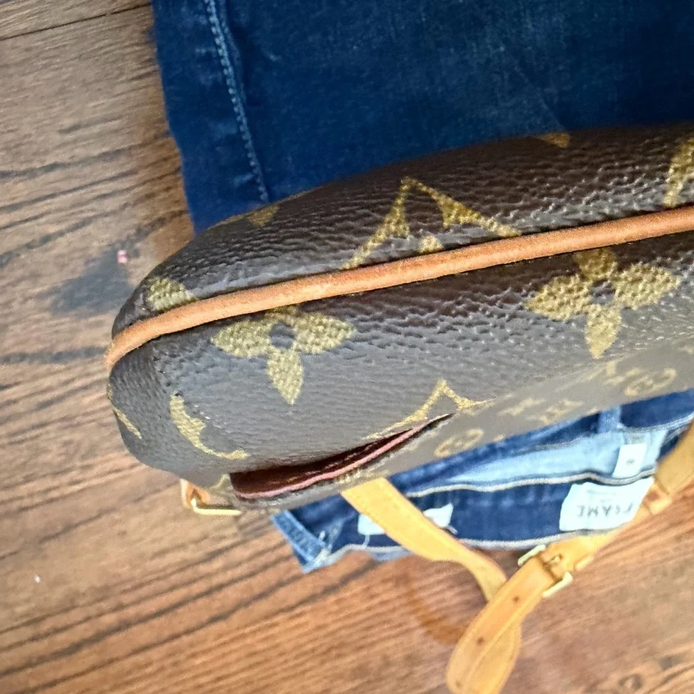 Louis Vuitton Monogram vintage shoulder Bag as shown - Picture 4 of 13